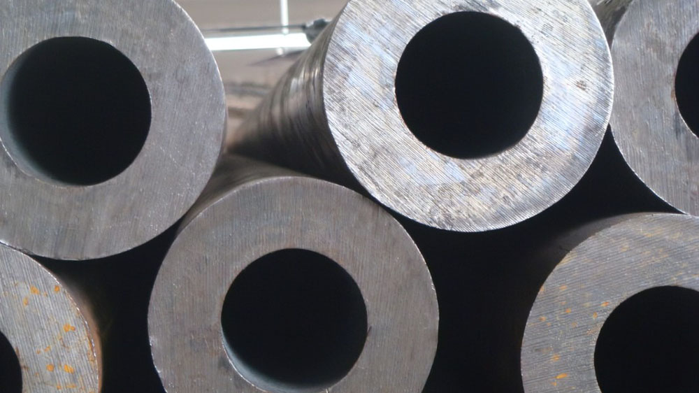 Detailed treatment of thick-walled steel pipes before use