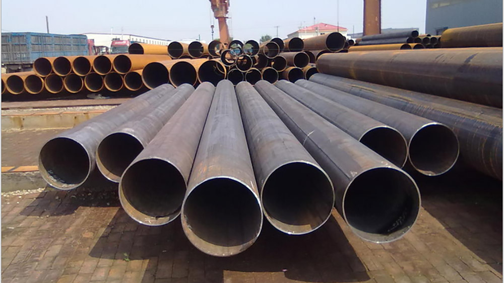 Why are large-diameter steel pipes mostly welded with steel